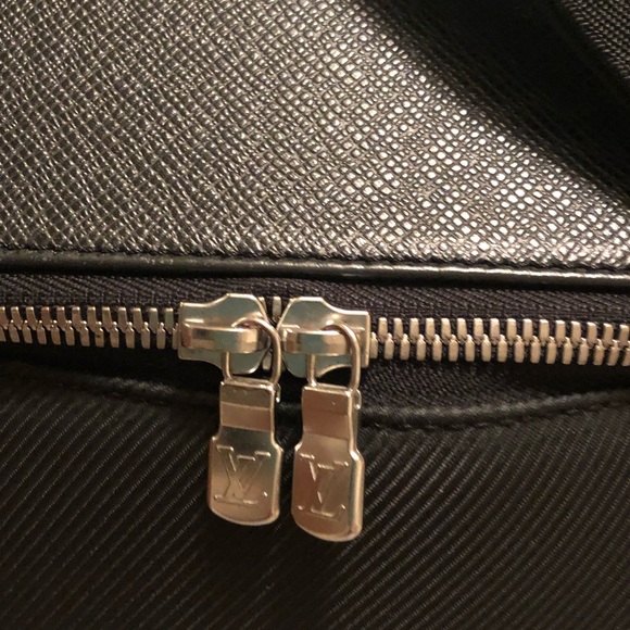 Louis Vuitton Crossbody Laptop Bag - Picture 4 of 8